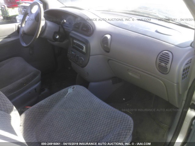 2B4FP25B4YR605908 - 2000 DODGE CARAVAN SILVER photo 5