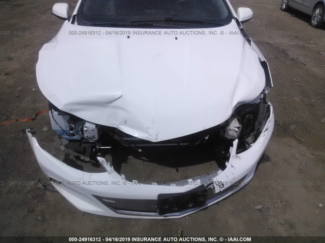 1G1RA6S56JU106908 - 2018 CHEVROLET VOLT LT WHITE photo 6