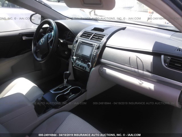 4T4BF1FK7ER393969 - 2014 TOYOTA CAMRY L/SE/LE/XLE 深蓝色 照片 5