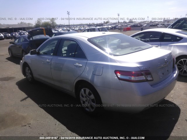 4T1BF3EK6AU061698 - 2010 TOYOTA CAMRY SE/LE/XLE SILVER photo 3
