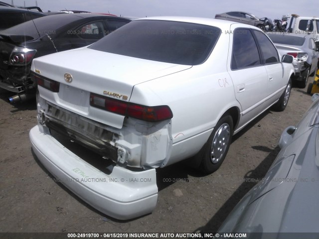 4T1BG22K6VU821632 - 1997 TOYOTA CAMRY CE/LE/XLE 白色 照片 4