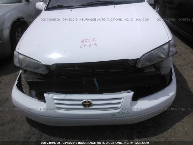 4T1BG22K6VU821632 - 1997 TOYOTA CAMRY CE/LE/XLE 白色 照片 6