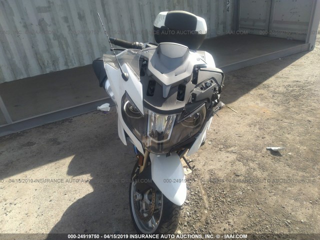 WB10A1300HZ466448 - 2017 BMW R1200 RT WHITE photo 5