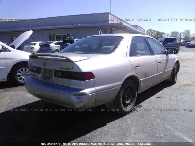 4T1BG22K9WU372240 - 1998 TOYOTA CAMRY CE/LE/XLE 锡色 照片 4