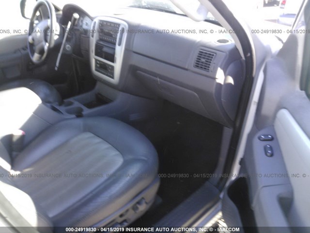 4M2DU66E72UJ16796 - 2002 MERCURY MOUNTAINEER  SILVER photo 5