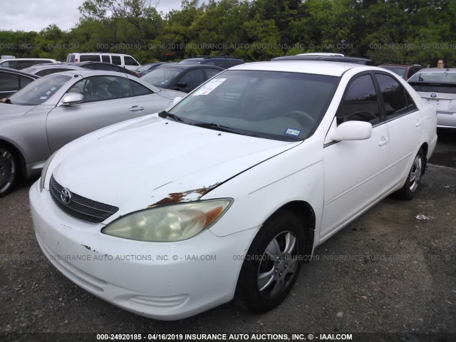 JTDBE32K120130592 - 2002 TOYOTA CAMRY LE/XLE/SE WHITE photo 2