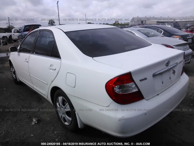 JTDBE32K120130592 - 2002 TOYOTA CAMRY LE/XLE/SE WHITE photo 3