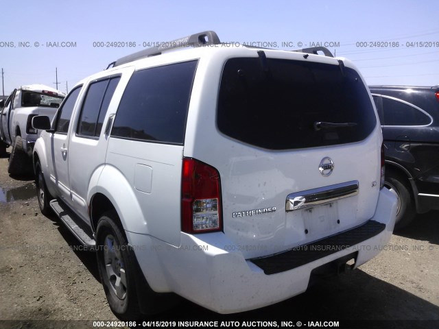 5N1AR18U75C738323 - 2005 NISSAN PATHFINDER LE/SE/XE WHITE photo 3