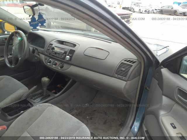 4T1BE32K54U789167 - 2004 TOYOTA CAMRY LE/XLE/SE BLUE photo 5