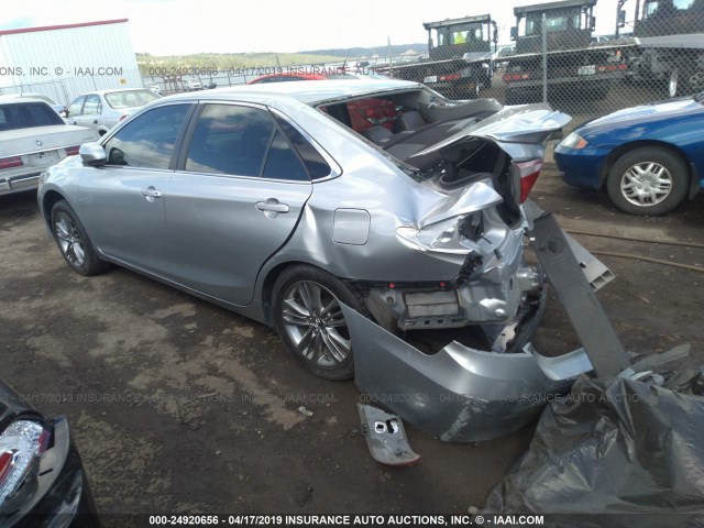 4T1BF1FK3GU215750 - 2016 TOYOTA CAMRY LE/XLE/SE/XSE SILVER photo 3