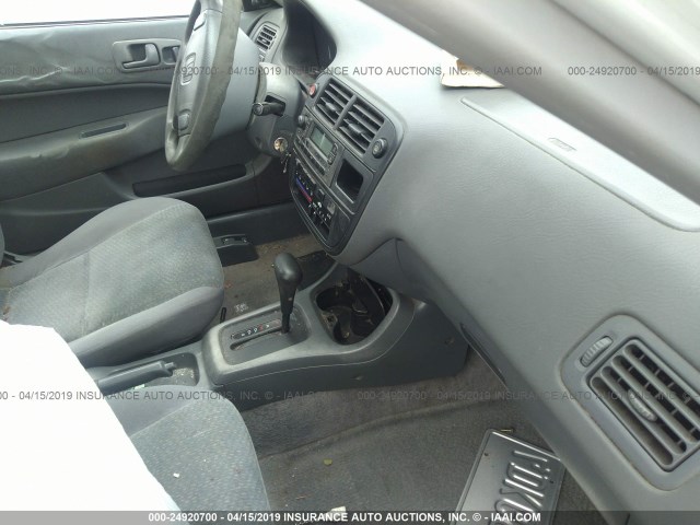 1HGEJ6223WL116709 - 1998 HONDA CIVIC DX WHITE photo 5