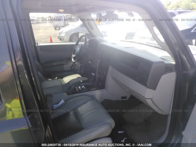 1J8HG58N26C246883 - 2006 JEEP COMMANDER LIMITED GRAY photo 5