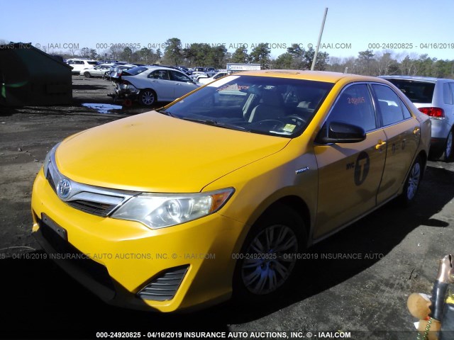 4T1BD1FK7EU116481 - 2014 TOYOTA CAMRY HYBRID/LE/XLE YELLOW photo 2