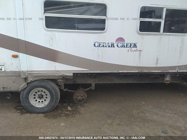 4X4FCRM262P185189 - 2002 CEDER CREEK CUSTOM  WHITE photo 10