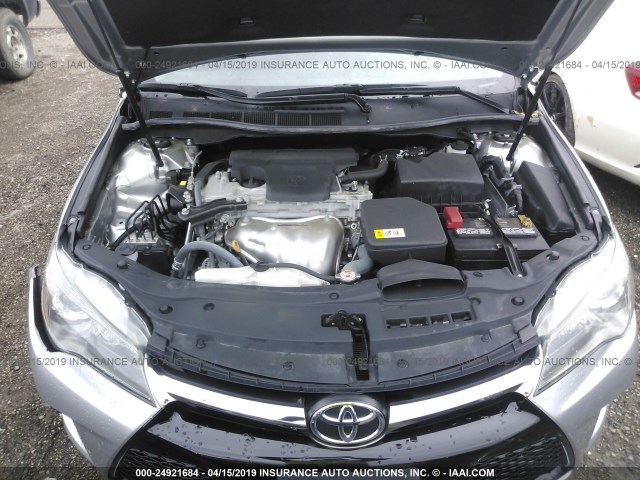 4T1BF1FK5HU271349 - 2017 TOYOTA CAMRY LE/XLE/SE/XSE SILVER photo 10