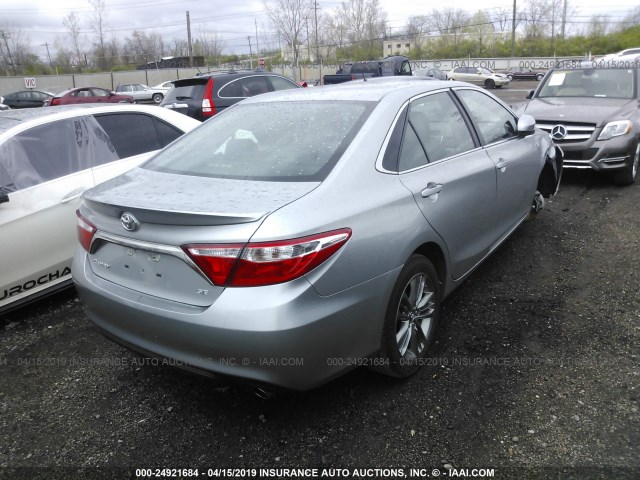 4T1BF1FK5HU271349 - 2017 TOYOTA CAMRY LE/XLE/SE/XSE SILVER photo 4