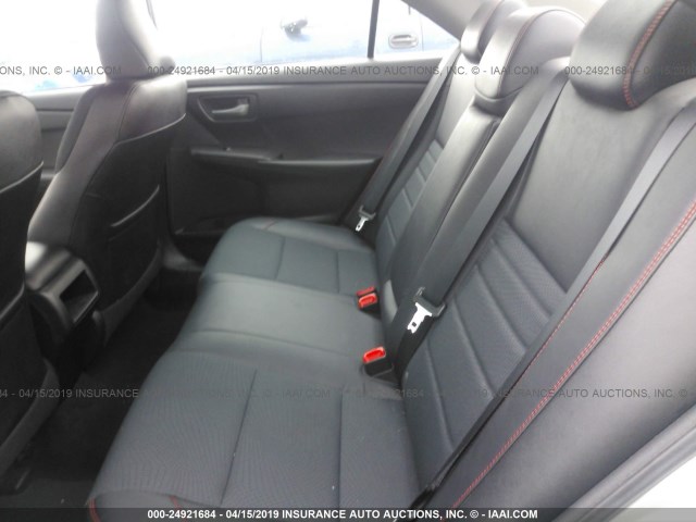 4T1BF1FK5HU271349 - 2017 TOYOTA CAMRY LE/XLE/SE/XSE SILVER photo 8