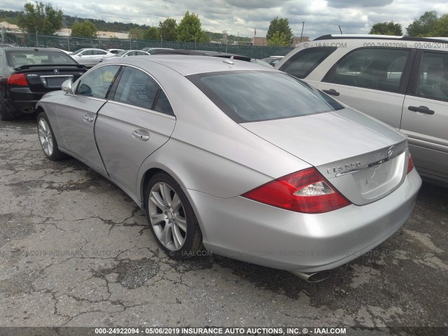 WDDDJ72X38A136636 - 2008 MERCEDES-BENZ CLS 550 SILVER photo 3