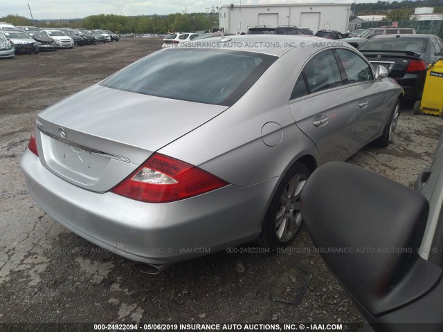 WDDDJ72X38A136636 - 2008 MERCEDES-BENZ CLS 550 SILVER photo 4