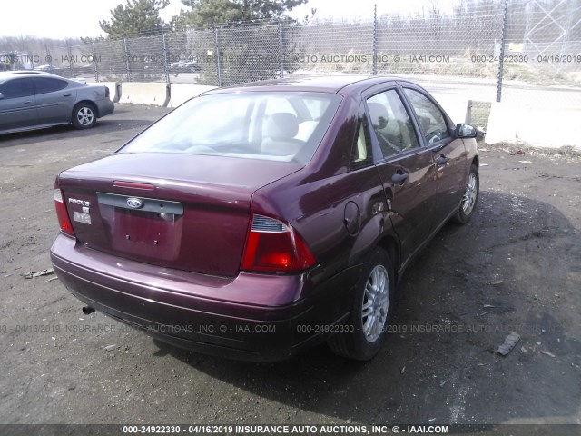 1FAFP34N27W221366 - 2007 FORD FOCUS ZX4/S/SE/SES MAROON photo 4