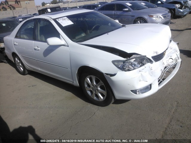 4T1BE30K45U414665 - 2005 TOYOTA CAMRY LE/XLE/SE WHITE photo 1