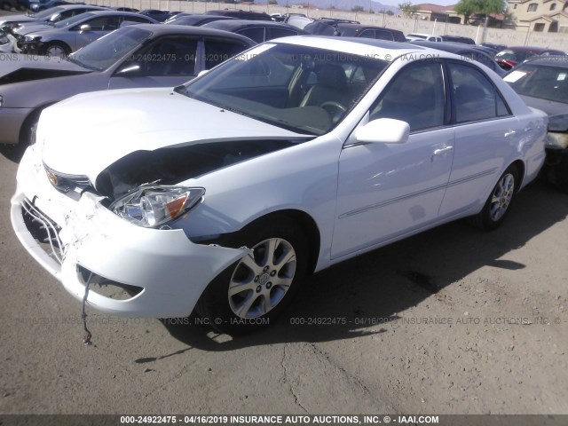 4T1BE30K45U414665 - 2005 TOYOTA CAMRY LE/XLE/SE WHITE photo 2