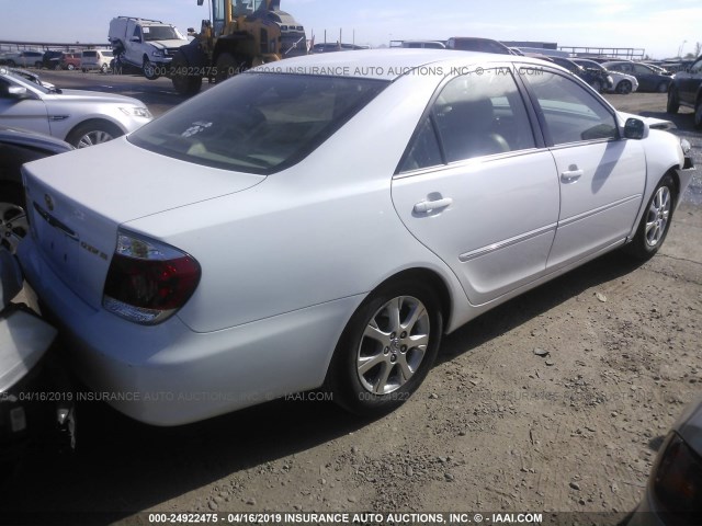 4T1BE30K45U414665 - 2005 TOYOTA CAMRY LE/XLE/SE WHITE photo 4