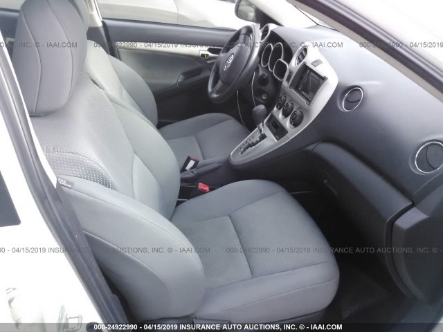 2T1KU4EE5AC231492 - 2010 TOYOTA COROLLA MATRIX  WHITE photo 5