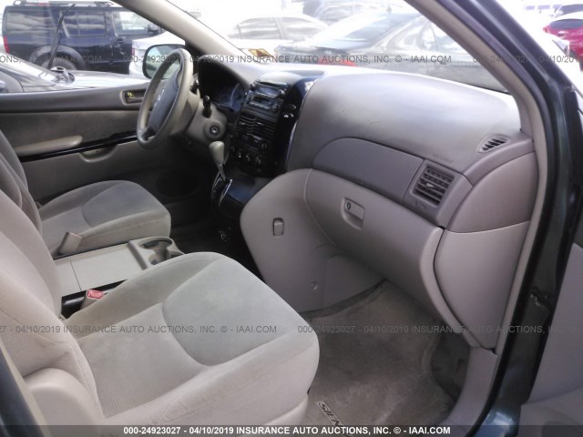 5TDZA23C05S381746 - 2005 TOYOTA SIENNA CE/LE SILVER photo 5