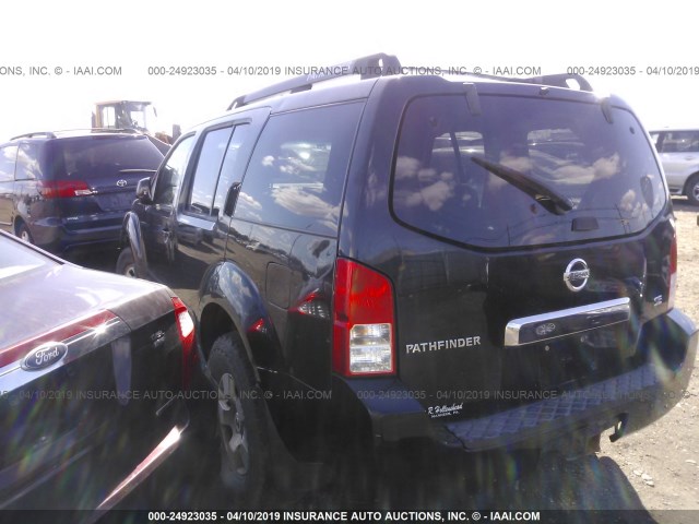 5N1AR18W16C682057 - 2006 NISSAN PATHFINDER LE/SE/XE BLACK photo 3