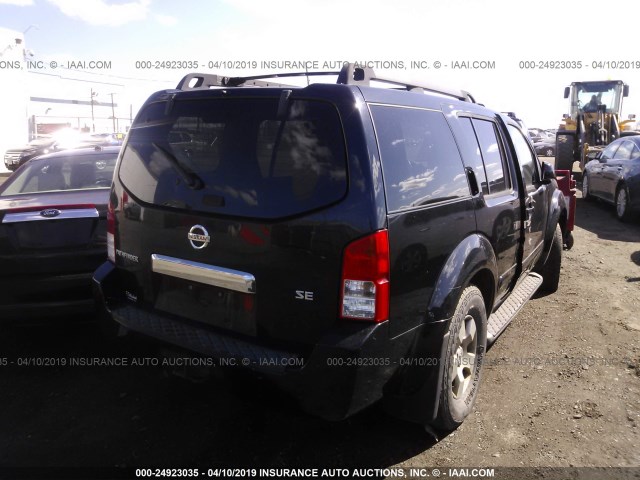 5N1AR18W16C682057 - 2006 NISSAN PATHFINDER LE/SE/XE BLACK photo 4