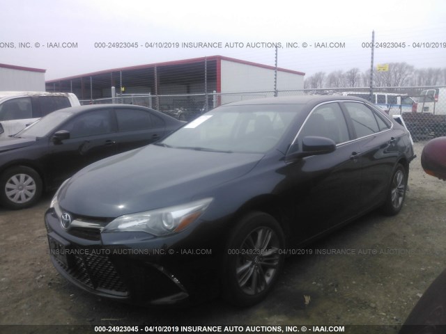 4T1BF1FK6GU240951 - 2016 TOYOTA CAMRY LE/XLE/SE/XSE 深蓝色 照片 2