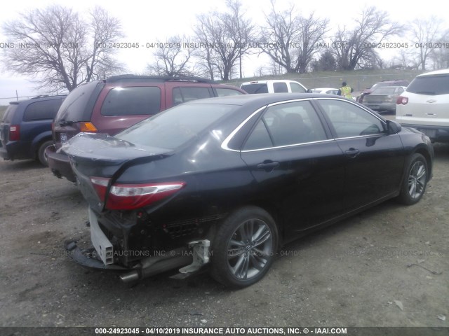 4T1BF1FK6GU240951 - 2016 TOYOTA CAMRY LE/XLE/SE/XSE 深蓝色 照片 4