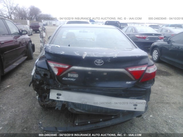 4T1BF1FK6GU240951 - 2016 TOYOTA CAMRY LE/XLE/SE/XSE 深蓝色 照片 6