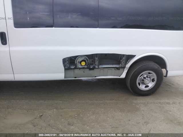 1GAZGPFG7K1156400 - 2019 CHEVROLET EXPRESS G3500 LT WHITE photo 6