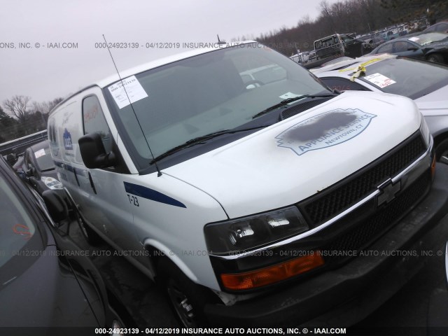 1GCSHAF41B1171807 - 2011 CHEVROLET EXPRESS G1500  WHITE photo 1