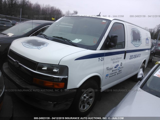 1GCSHAF41B1171807 - 2011 CHEVROLET EXPRESS G1500  WHITE photo 2