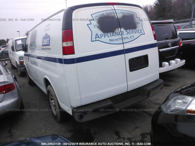 1GCSHAF41B1171807 - 2011 CHEVROLET EXPRESS G1500  WHITE photo 3