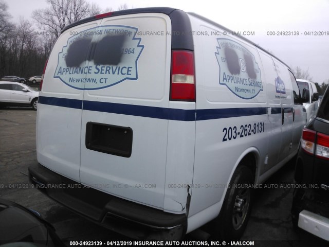 1GCSHAF41B1171807 - 2011 CHEVROLET EXPRESS G1500  WHITE photo 4