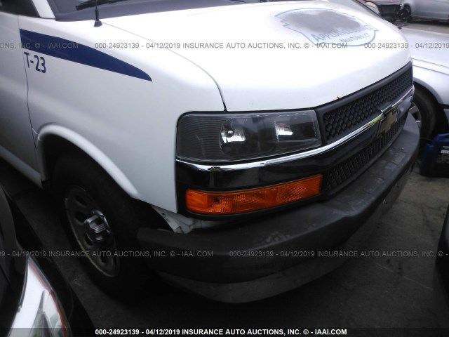 1GCSHAF41B1171807 - 2011 CHEVROLET EXPRESS G1500  WHITE photo 6