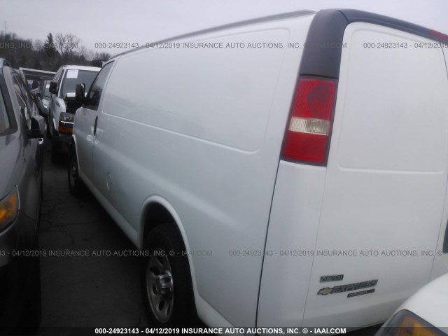 1GCSHAF47C1114139 - 2012 CHEVROLET EXPRESS G1500  WHITE photo 3