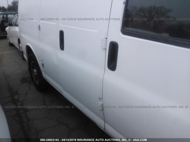 1GCSHAF47C1114139 - 2012 CHEVROLET EXPRESS G1500  WHITE photo 6