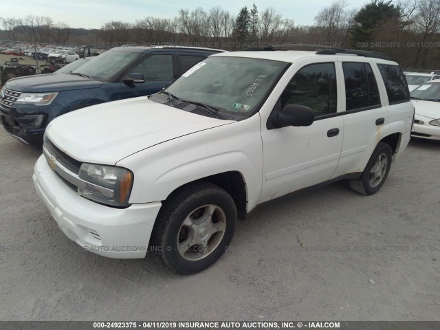 1GNDT13S462335438 - 2006 CHEVROLET TRAILBLAZER LS/LT WHITE photo 2