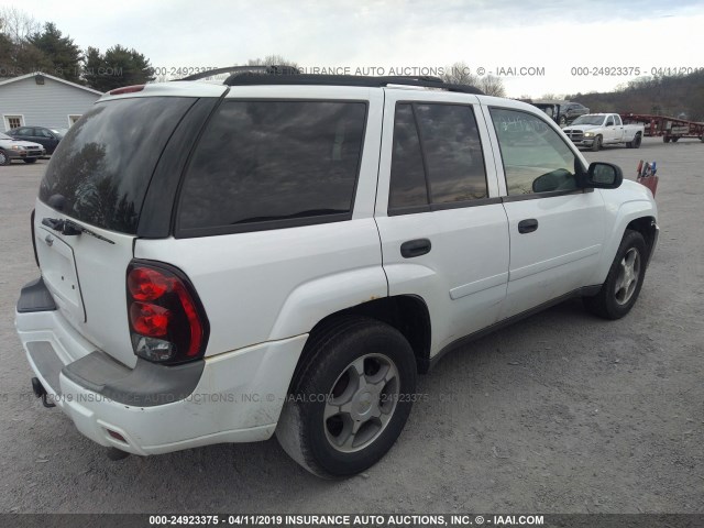 1GNDT13S462335438 - 2006 CHEVROLET TRAILBLAZER LS/LT WHITE photo 4