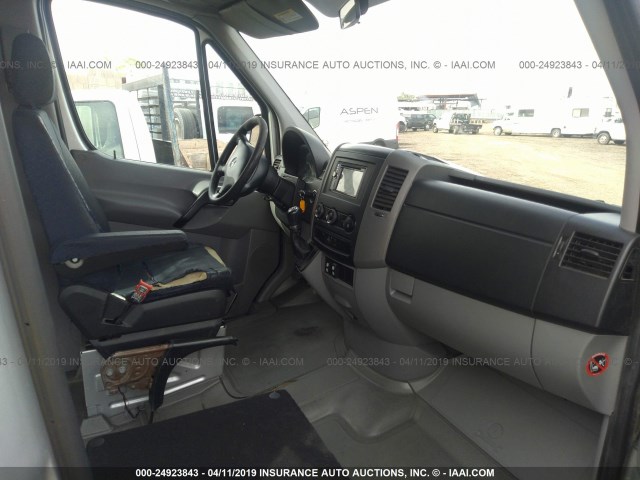 WD3PF4CC6E5925588 - 2014 MERCEDES-BENZ SPRINTER 3500 GRAY photo 5