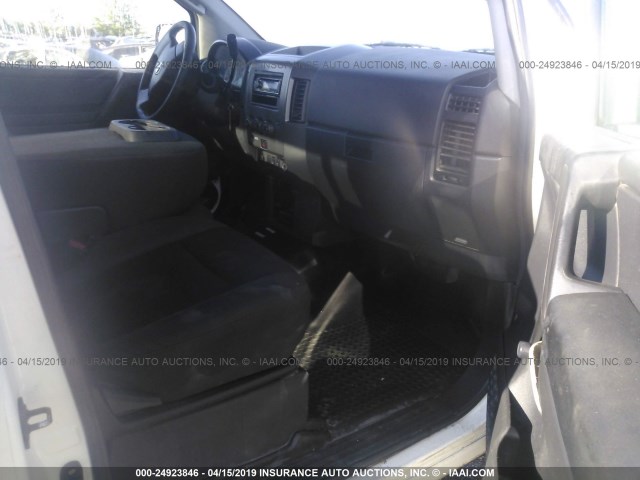 1N6AA0CHXAN307776 - 2010 NISSAN TITAN XE/SE/LE WHITE photo 5