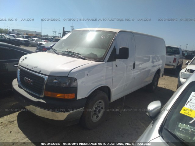 1GTW7AFF8H1911335 - 2017 GMC SAVANA G2500 WHITE photo 2