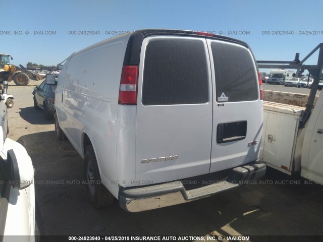 1GTW7AFF8H1911335 - 2017 GMC SAVANA G2500 WHITE photo 3