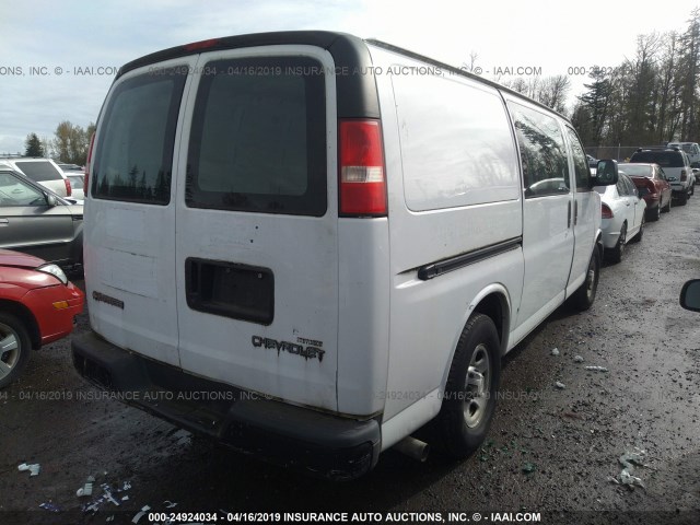 1GCFG15X561200909 - 2006 CHEVROLET EXPRESS G1500  WHITE photo 4