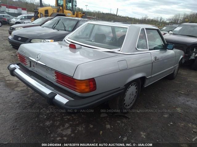 WDBBA48D6HA067310 - 1987 MERCEDES-BENZ 560 SL SILVER photo 4